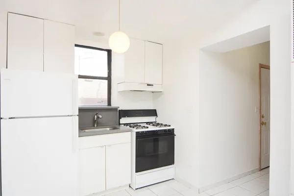 $1,700 | 537 North Claremont Avenue, Unit 1, Chicago, IL 60612