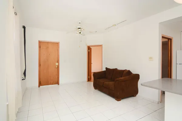 $1,700 | 537 North Claremont Avenue, Unit 1, Chicago, IL 60612