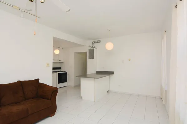 $1,700 | 537 North Claremont Avenue, Unit 1, Chicago, IL 60612