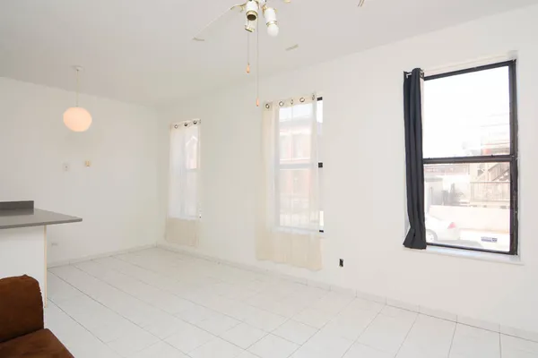 $1,700 | 537 North Claremont Avenue, Unit 1, Chicago, IL 60612