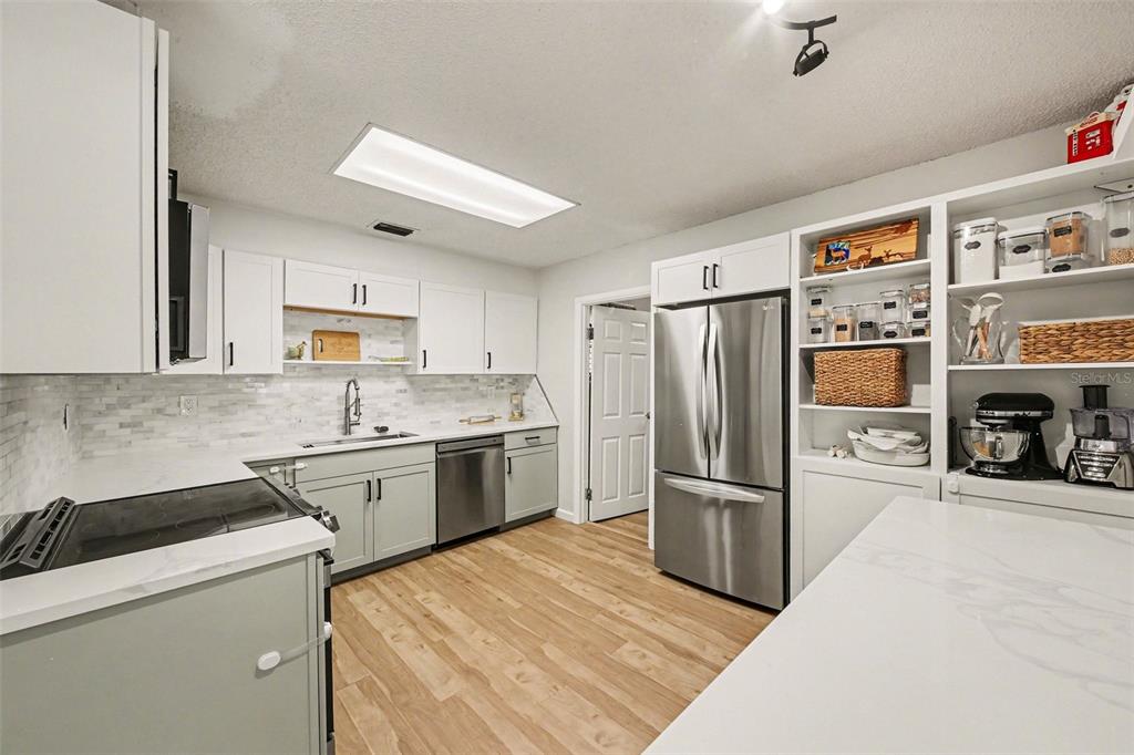 461 Jasmine Road Casselberry, FL 32707 - Photo 3 of 27