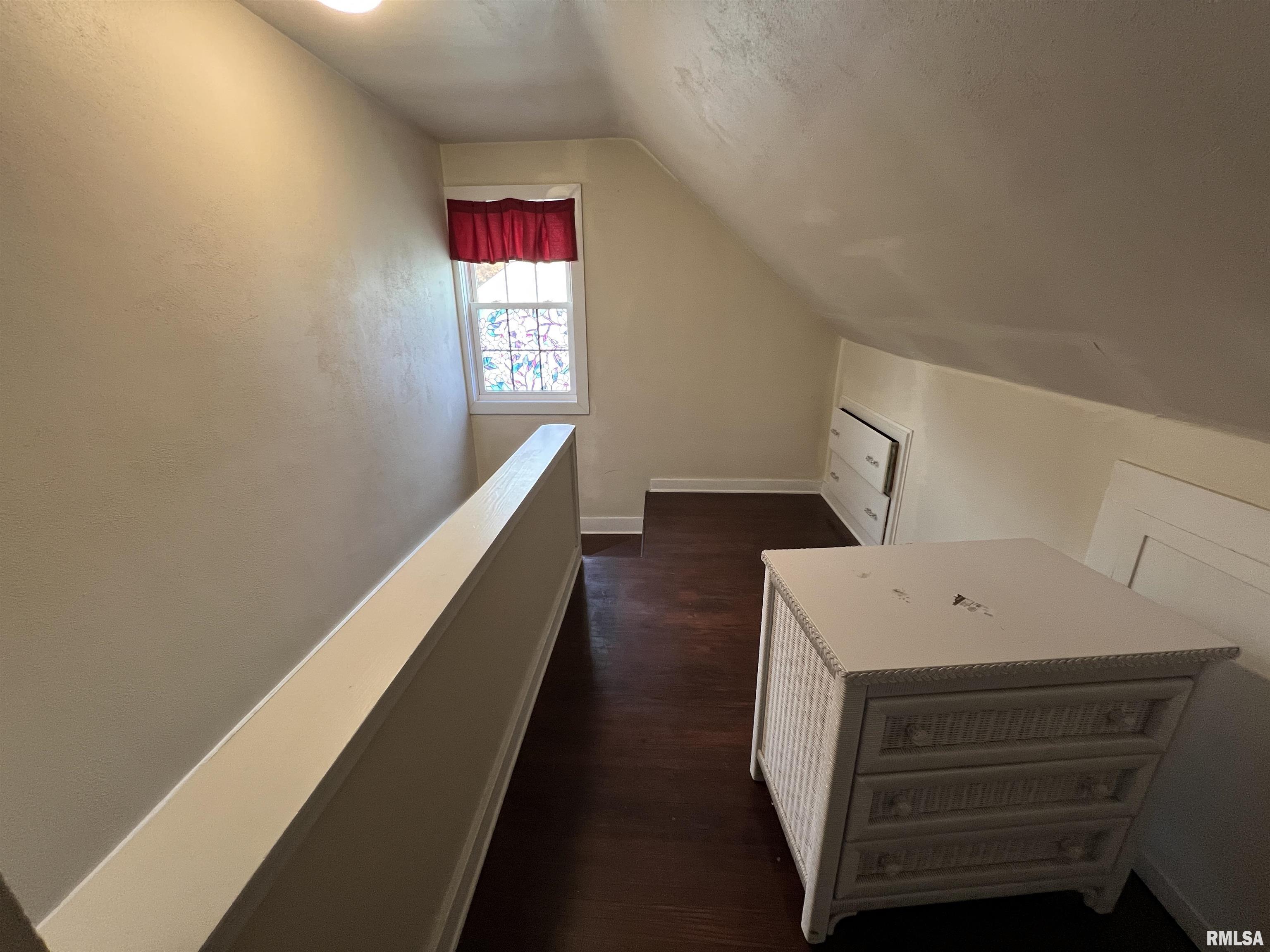 1328 West Circle Road Peoria, IL 61604 - Photo 12 of 21