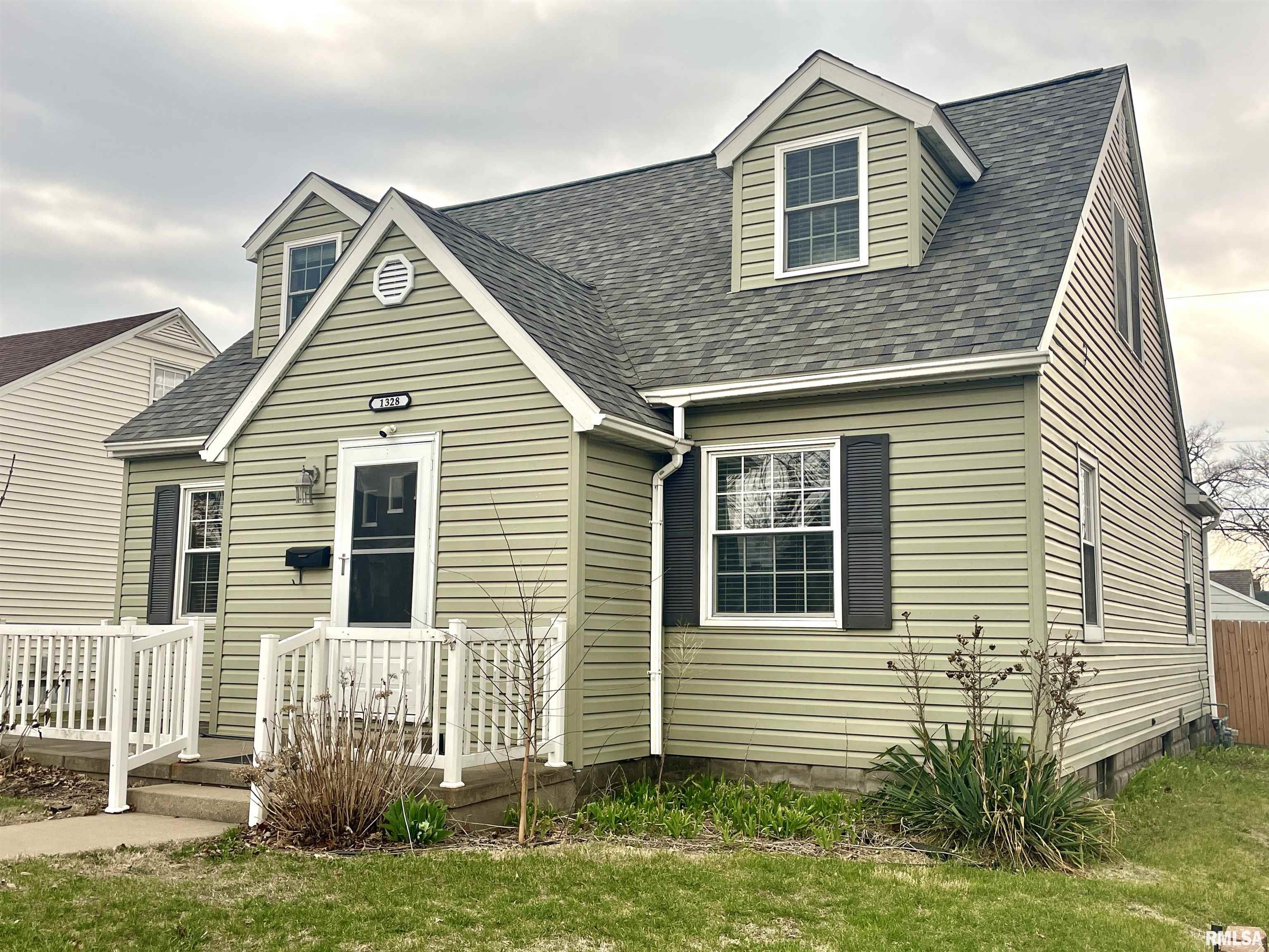 1328 West Circle Road Peoria, IL 61604 - Photo 2 of 40