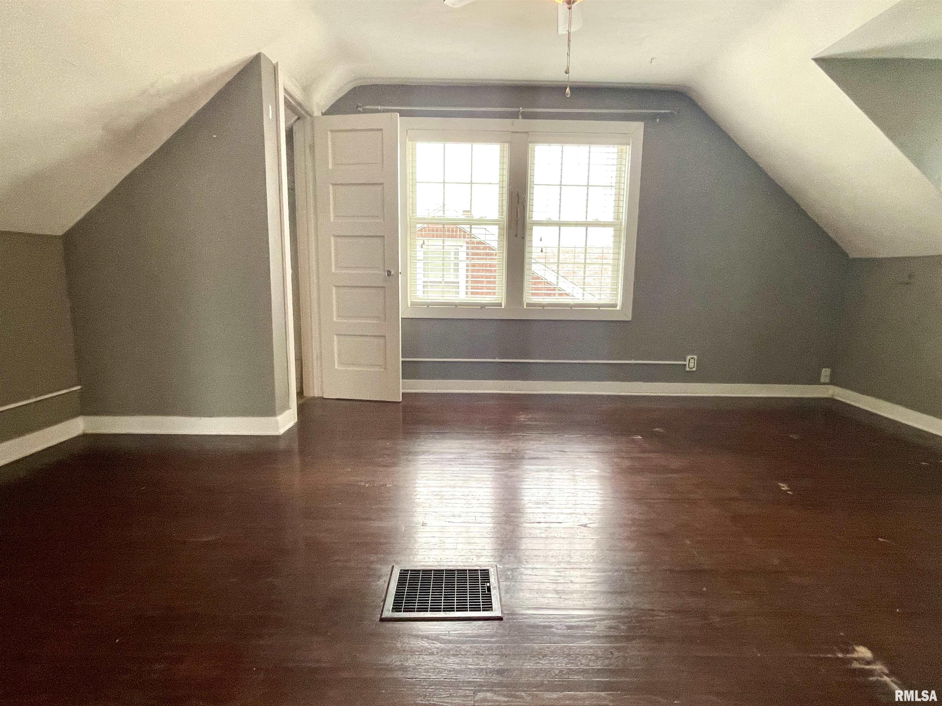 1328 West Circle Road Peoria, IL 61604 - Photo 25 of 40