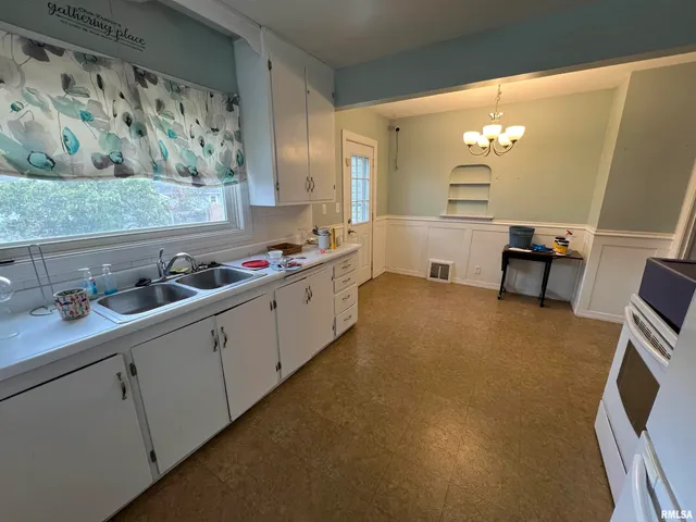 $154,900 | 1328 West Circle Road, Peoria, IL 61604