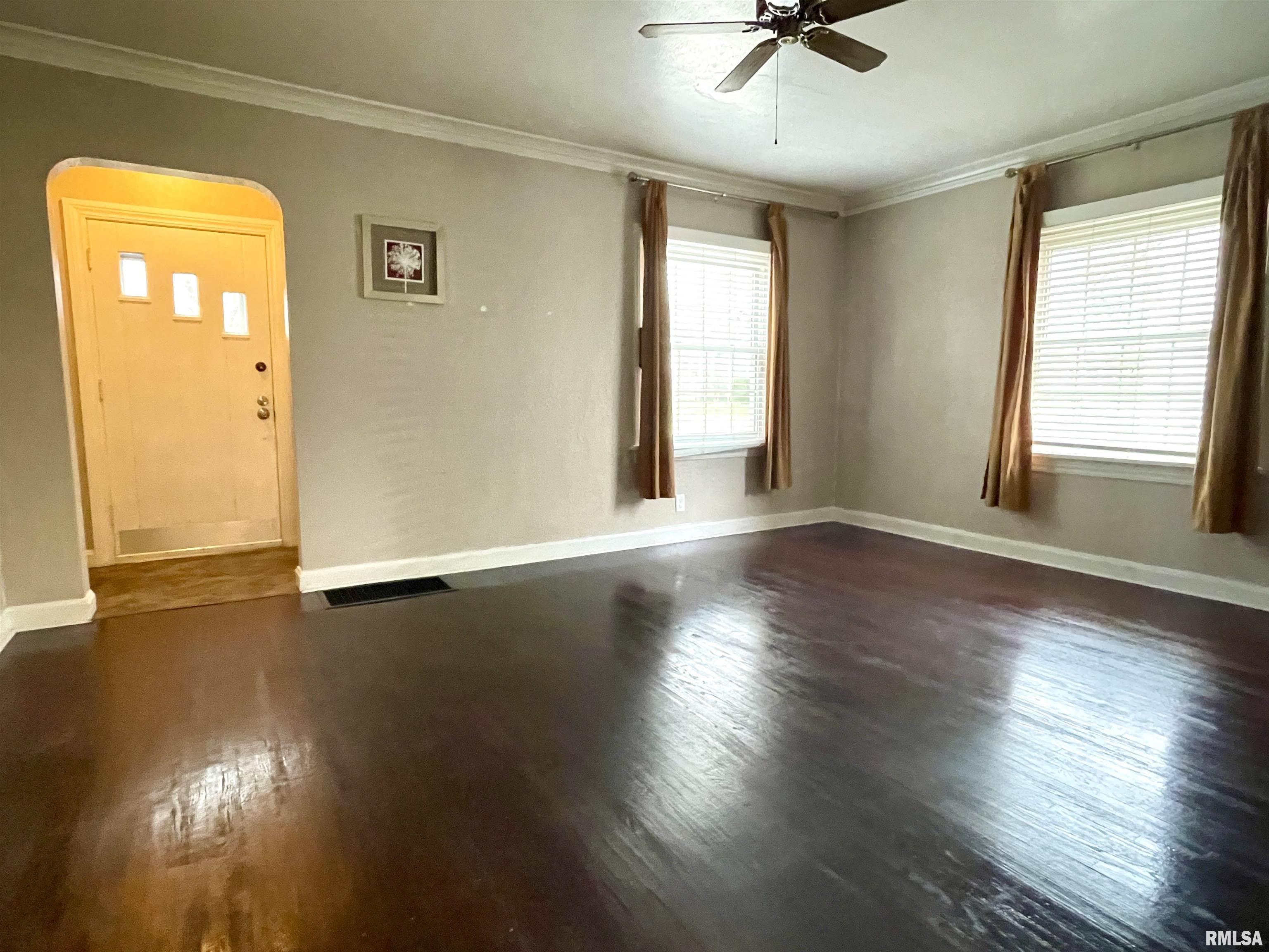 1328 West Circle Road Peoria, IL 61604 - Photo 7 of 40