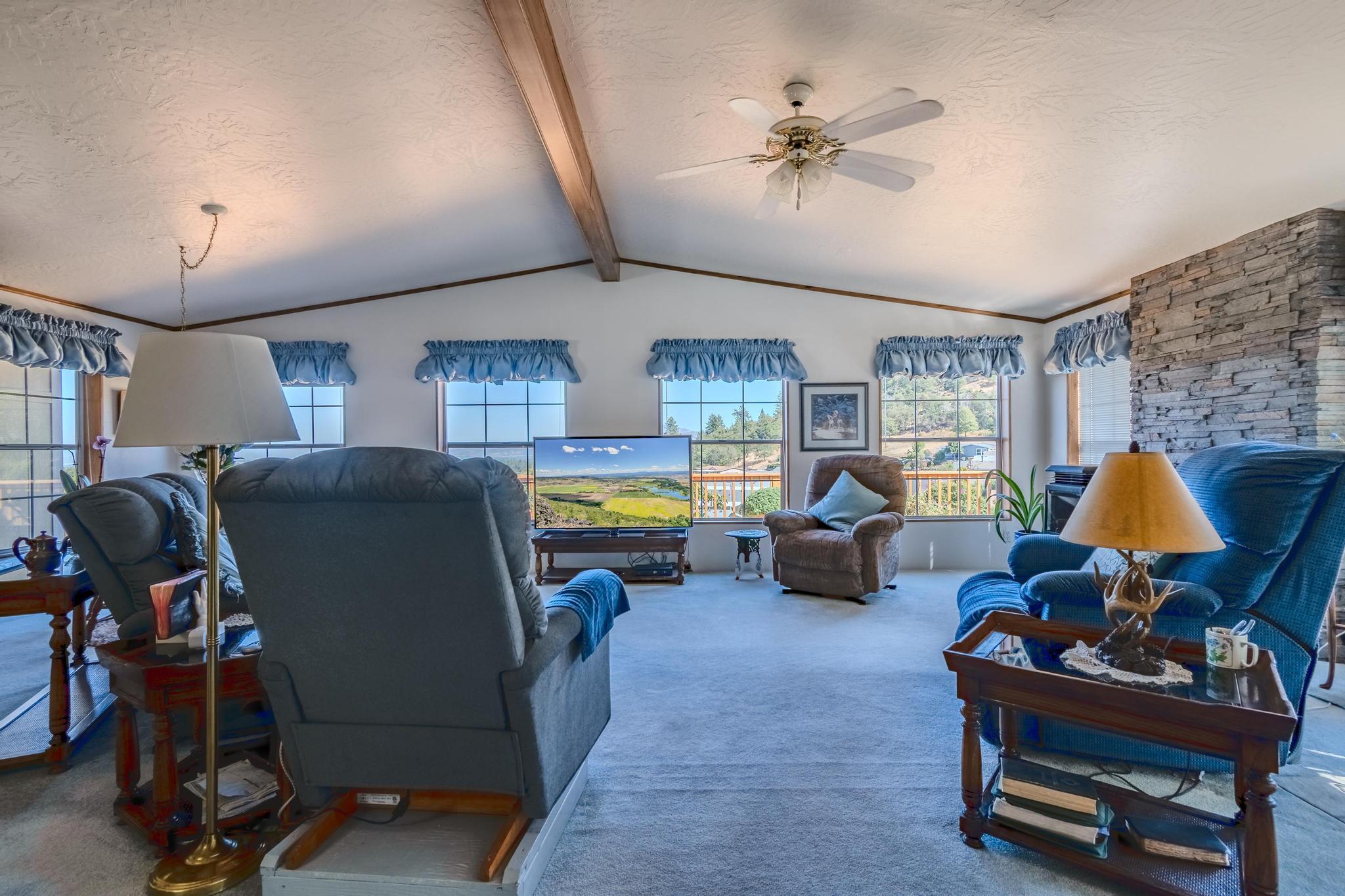 3955 South Stage Road, Unit 72 Medford, OR 97501 - Photo 6 of 28 01-7