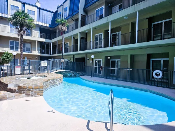 $1,099 | 921 Marine Street, Unit 227, Galveston, TX 77550