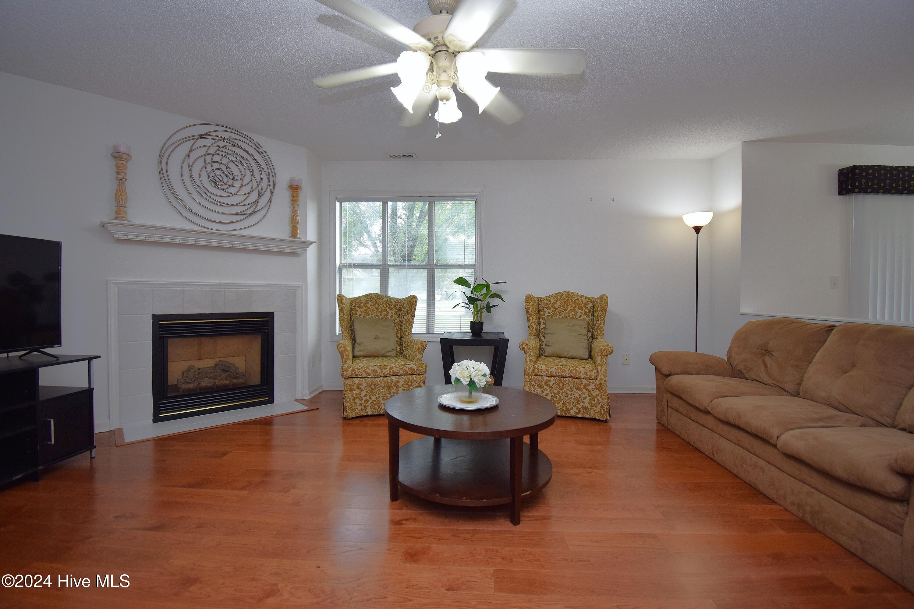 527 Spring Forest Road, Unit C Greenville, NC 27834 - Photo 3 of 16 DSC_3783