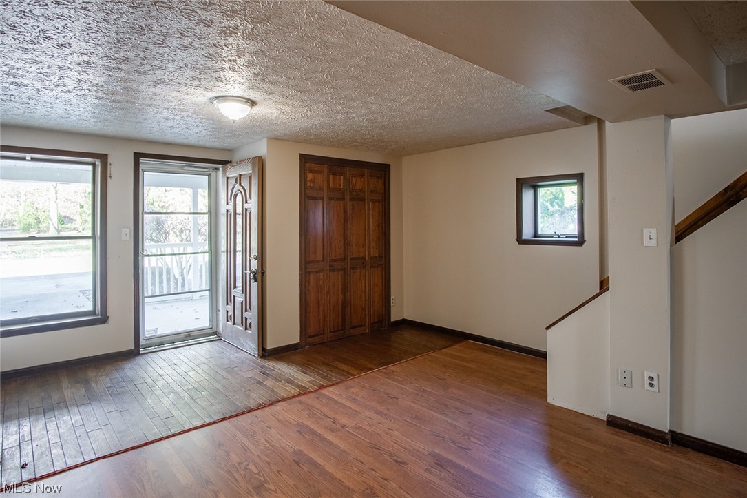 433 North Raccoon Road Youngstown, OH 44515 - Photo 6 of 29 Gallery Image 6