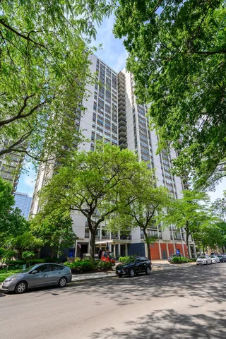$319,900 | 1360 North Sandburg Terrace, Unit 1807C, Chicago, IL 60610