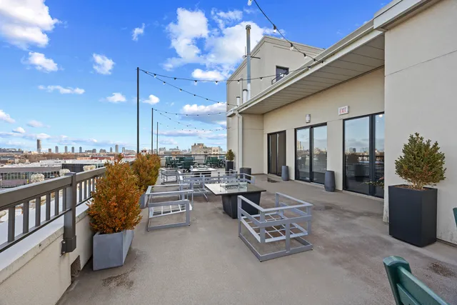 $4,600 | 1635 West Belmont Avenue, Unit 322, Chicago, IL 60657