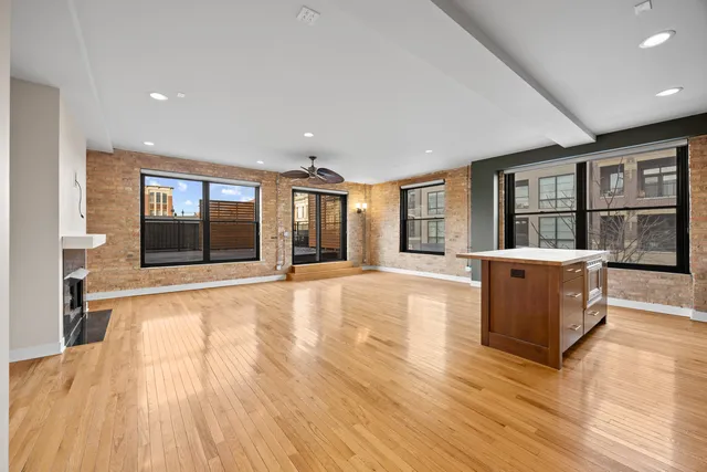 $4,600 | 1635 West Belmont Avenue, Unit 322, Chicago, IL 60657