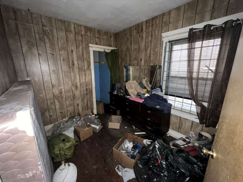 10103 South Aberdeen Street Chicago, IL 60643 - Photo 5 of 13 a living room with furniture