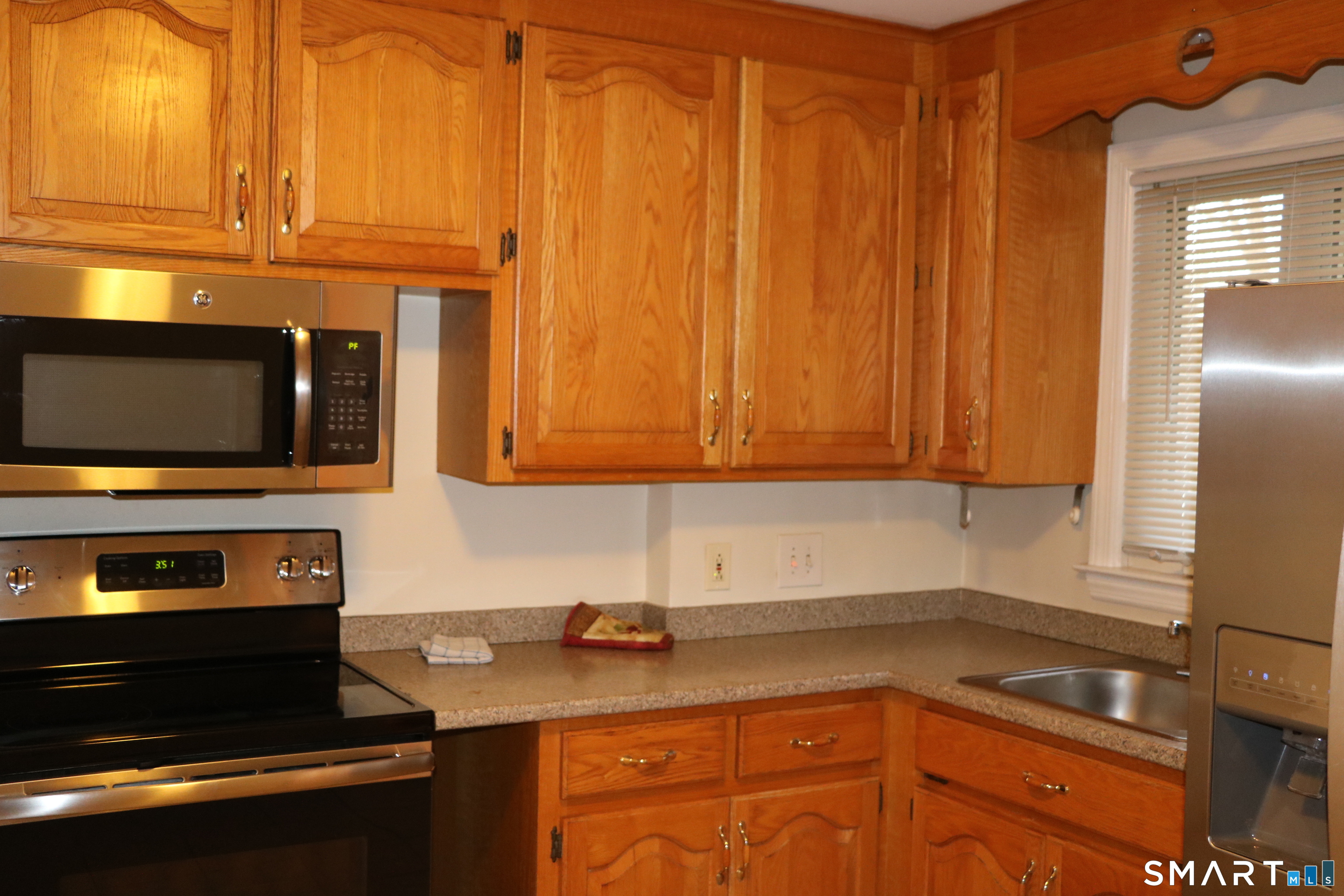 69 Rentell Road Hamden, CT 06514 - Photo 7 of 28