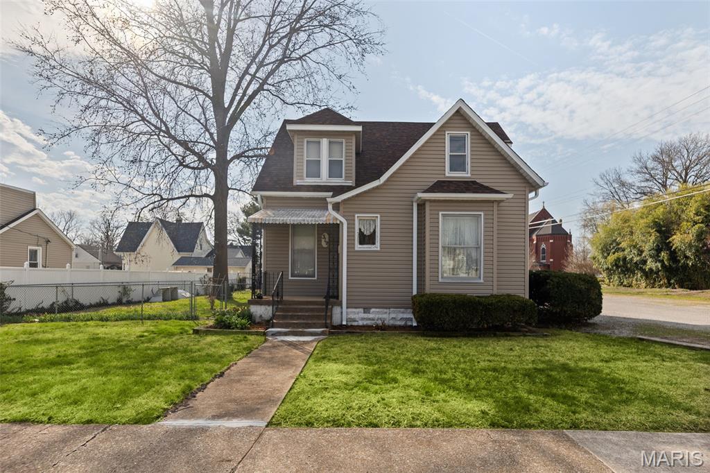 319 South Cherry Street O'Fallon, IL 62269 - Photo 1 of 44