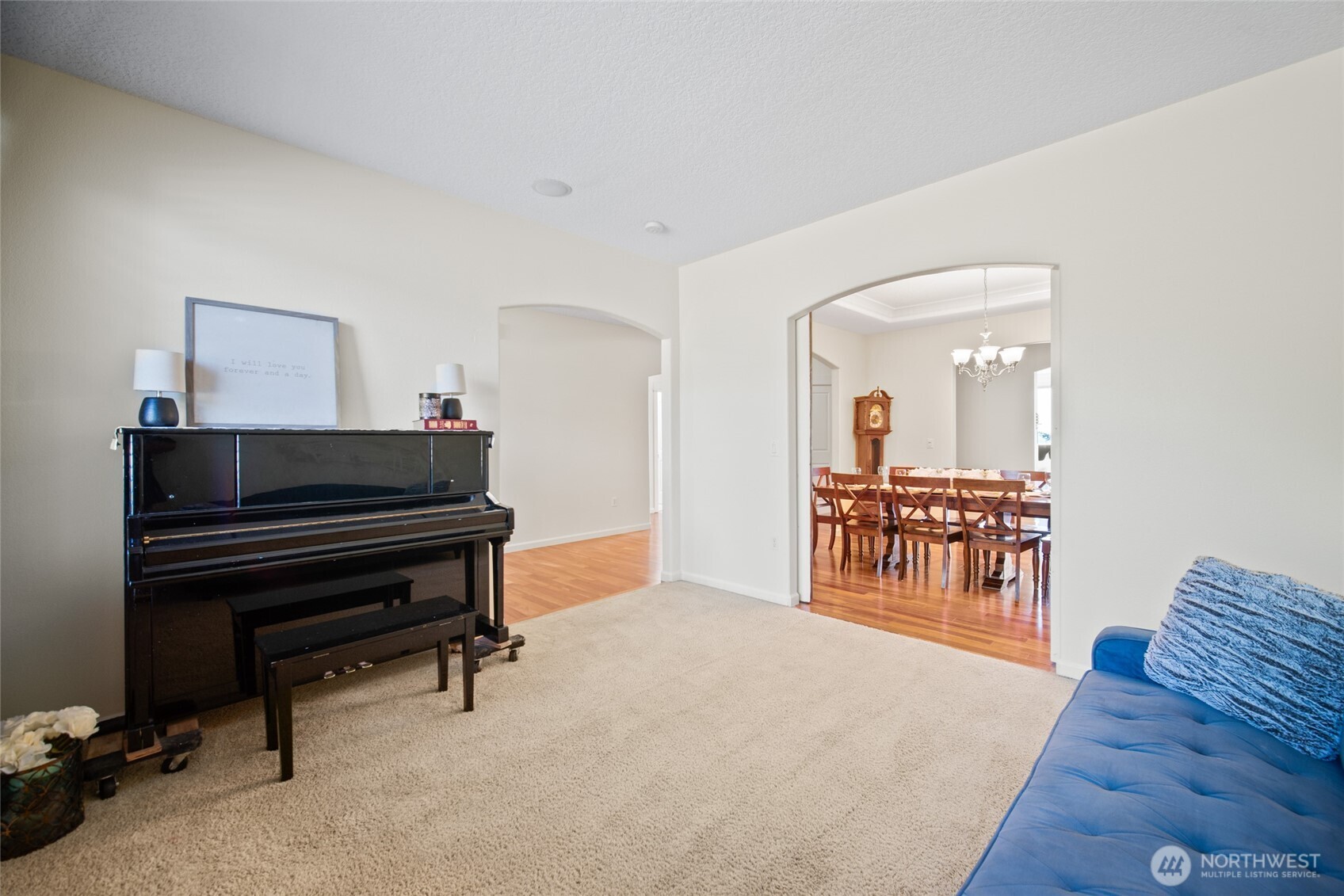 172 Blackjack Drive Kalama, WA 98625 - Photo 6 of 40 a living room with furniture