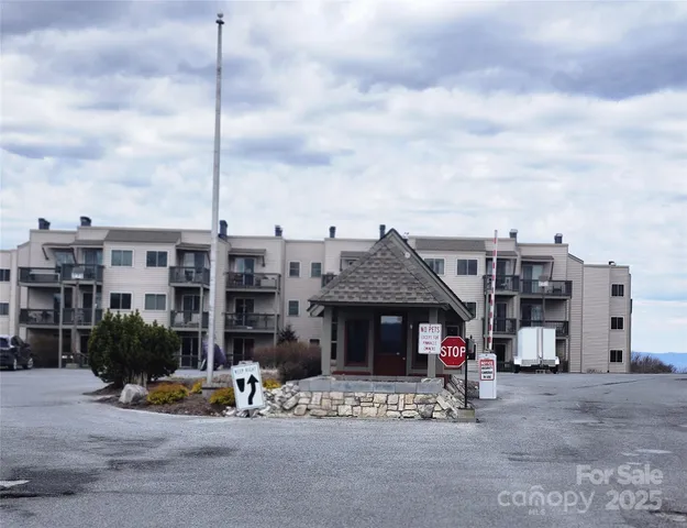 $216,000 | 301 Pinnacle Inn Road, Unit 3219, Beech Mountain, NC 28604
