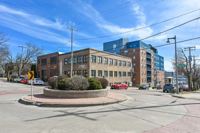 $800,000 | 301 East Reservoir Avenue, Unit 4, Milwaukee, WI 53212