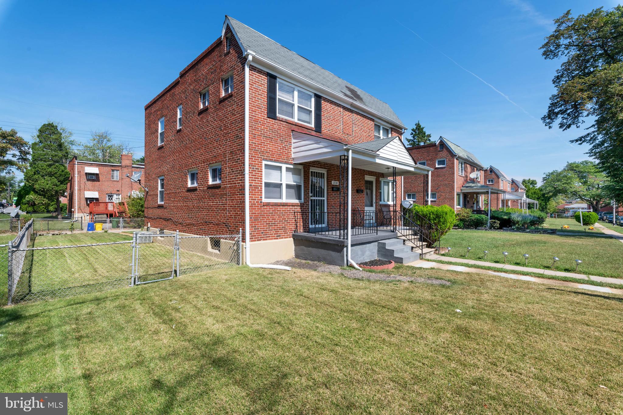 3718 Bartwood Road Baltimore, MD 21215 - Photo 23 of 27 Long side yard all fenced in