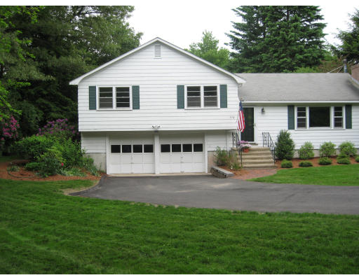 320 Dover Road Westwood, MA 02090 - Photo 2 of 13 Gallery Image 2
