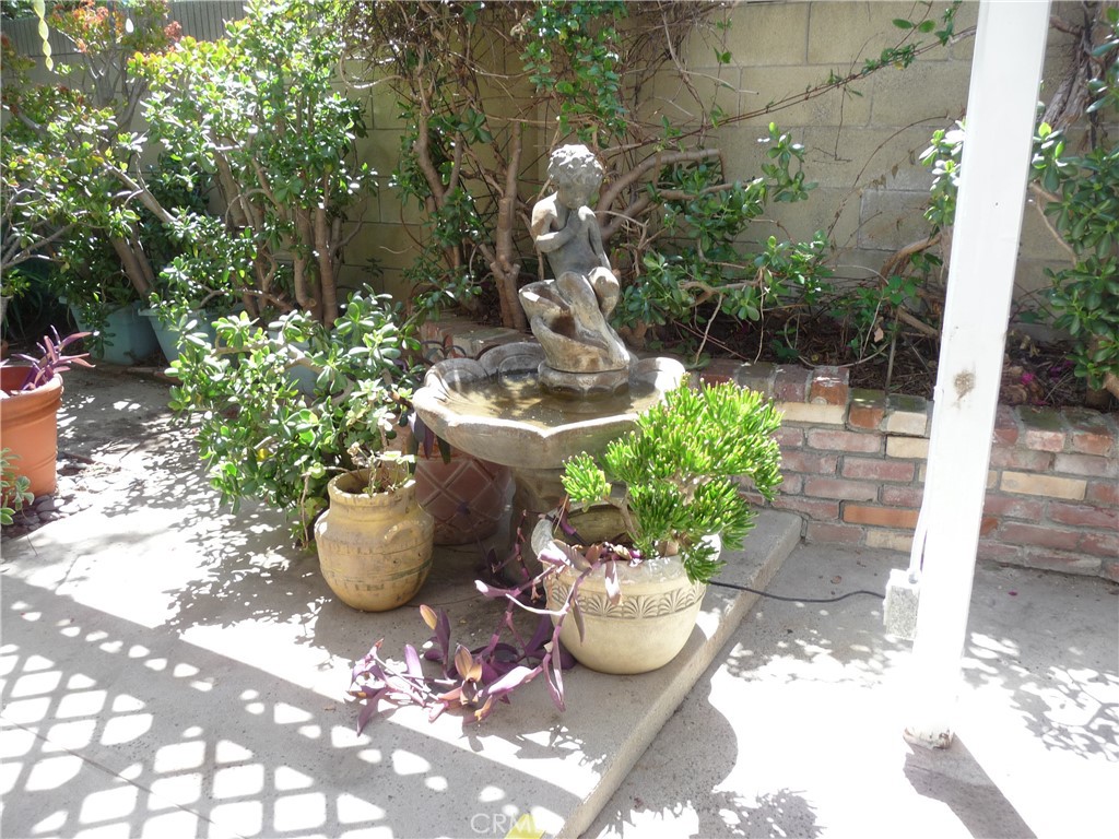 11500 Yolanda Avenue Porter Ranch, CA 91326 - Photo 20 of 29 Garden Water feature