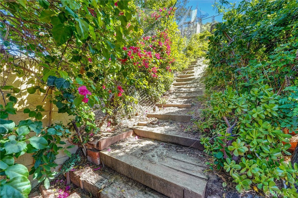 11500 Yolanda Avenue Porter Ranch, CA 91326 - Photo 27 of 29 Back yard
