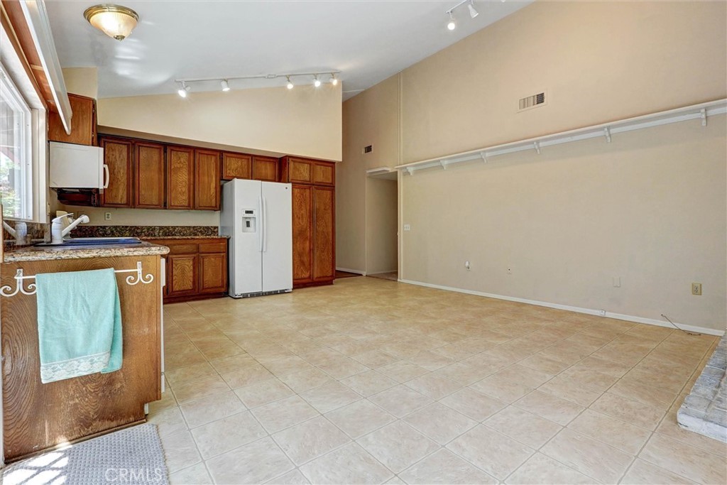 11500 Yolanda Avenue Porter Ranch, CA 91326 - Photo 5 of 29 Kitchen