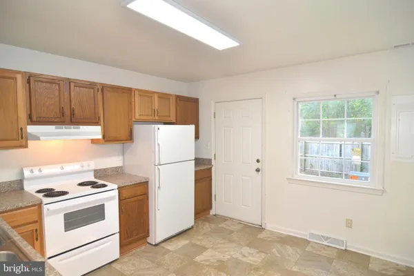 $1,595 | 22095 Spring Valley Drive, Lexington Park, MD 20653