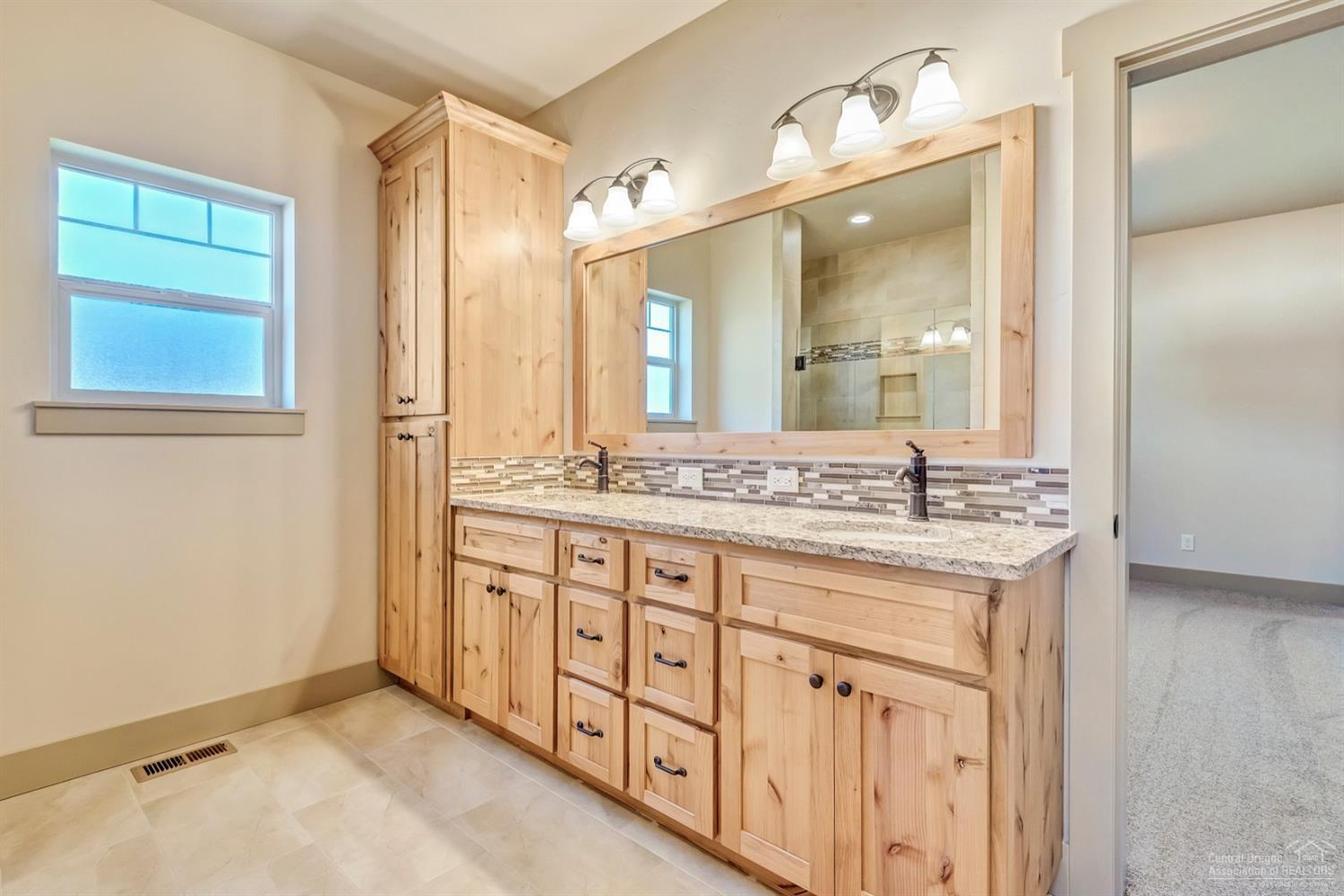 339 Northwest Saddle Ridge Loop Prineville, OR 97754 - Photo 16 of 25 Gallery Image 16