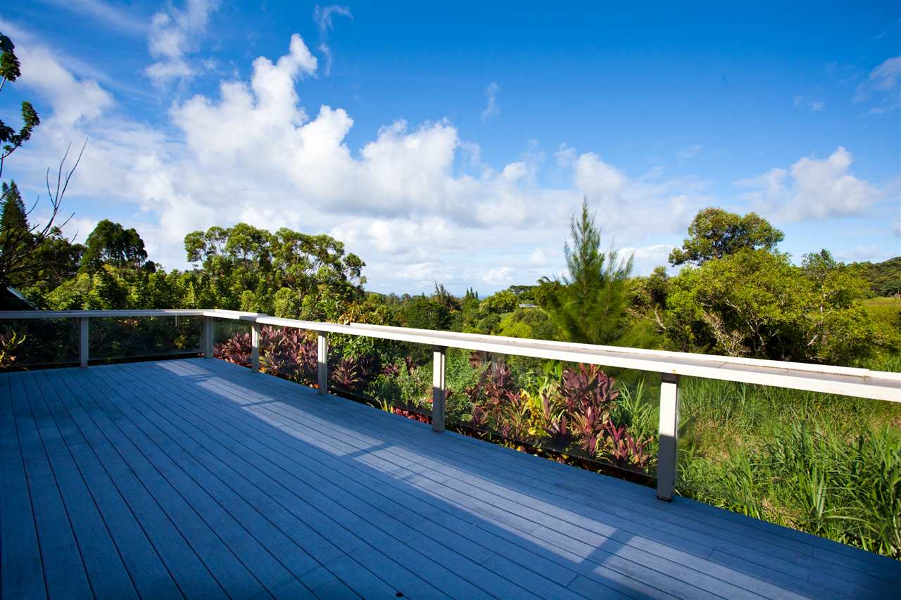 455 Ulumalu Road Haiku, HI 96708 - Photo 4 of 19 a view of wooden floor with a yard