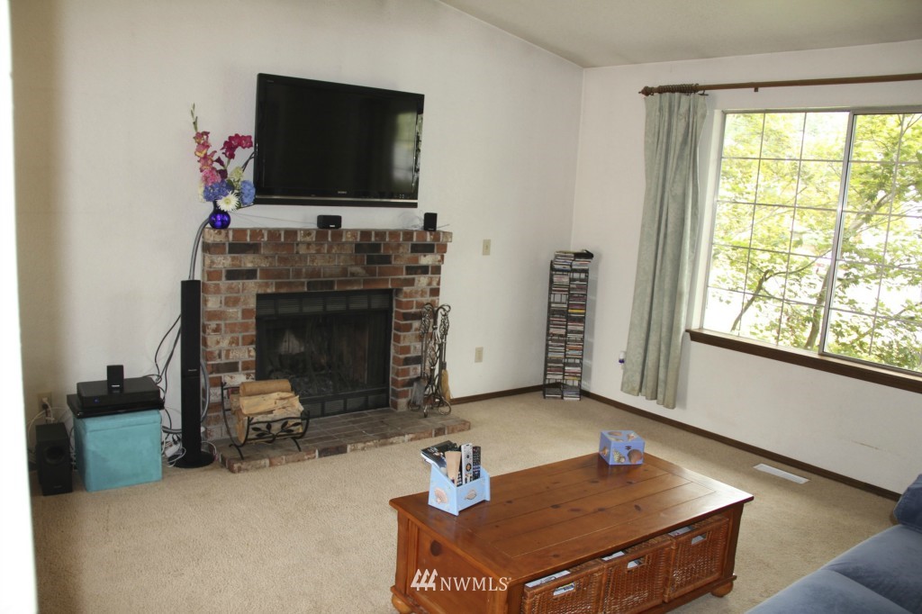 22331 18th Avenue Southeast Bothell, WA 98021 - Photo 4 of 11