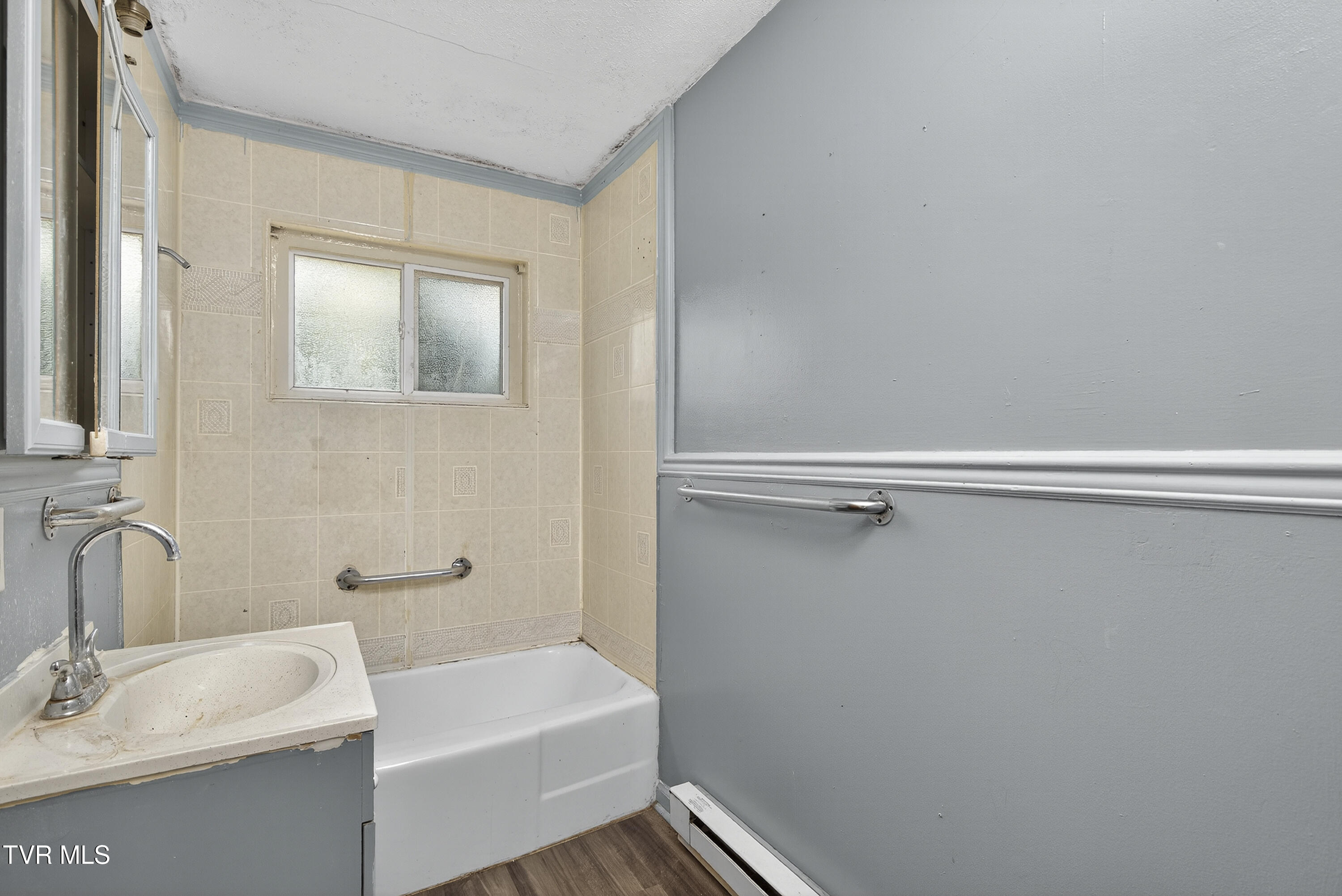 202 Hickory Road Bristol, TN 37620 - Photo 14 of 23 202-Hickory-Bristol-TN Travis-Dyson-10