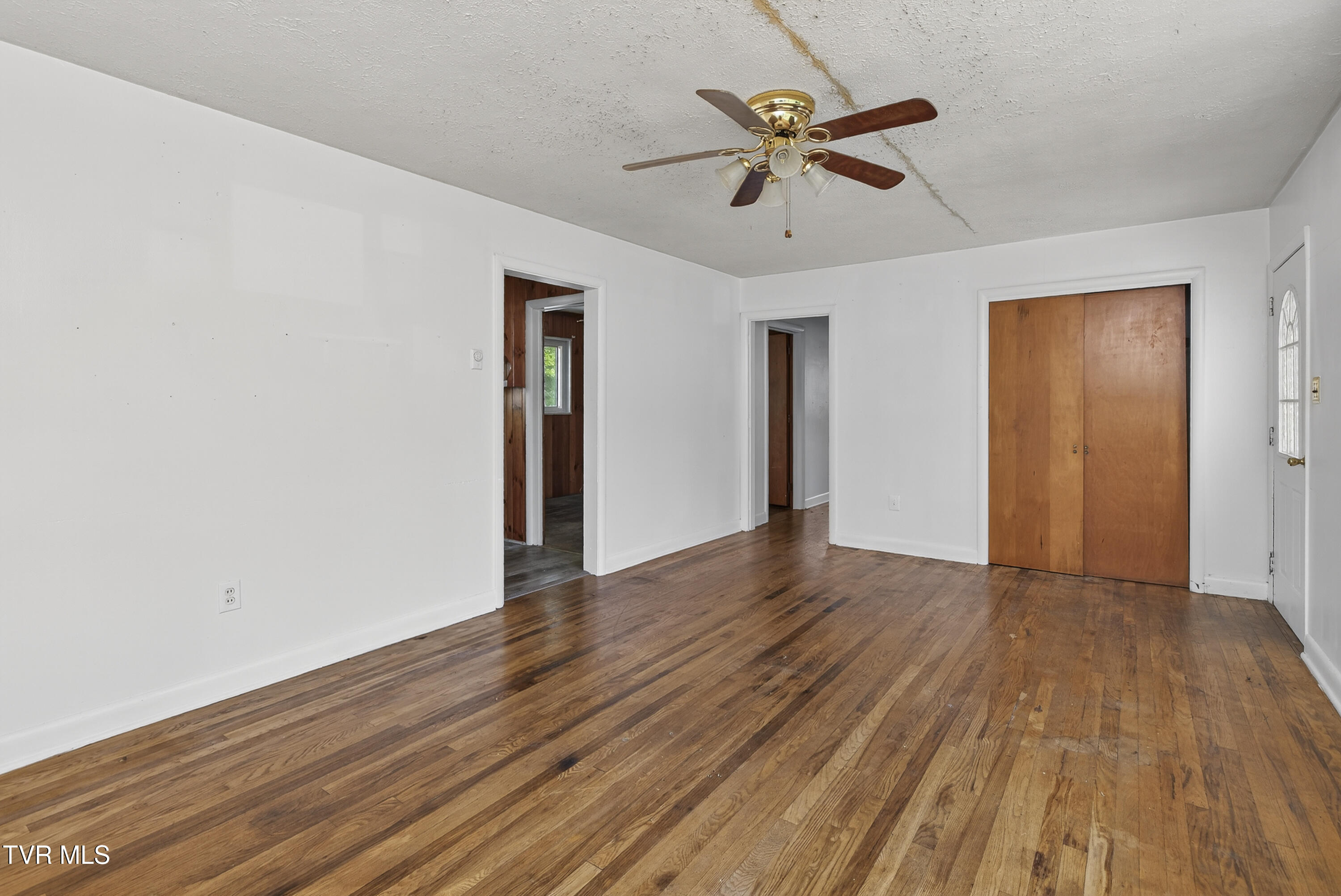 202 Hickory Road Bristol, TN 37620 - Photo 17 of 23 202-Hickory-Bristol-TN Travis-Dyson-13