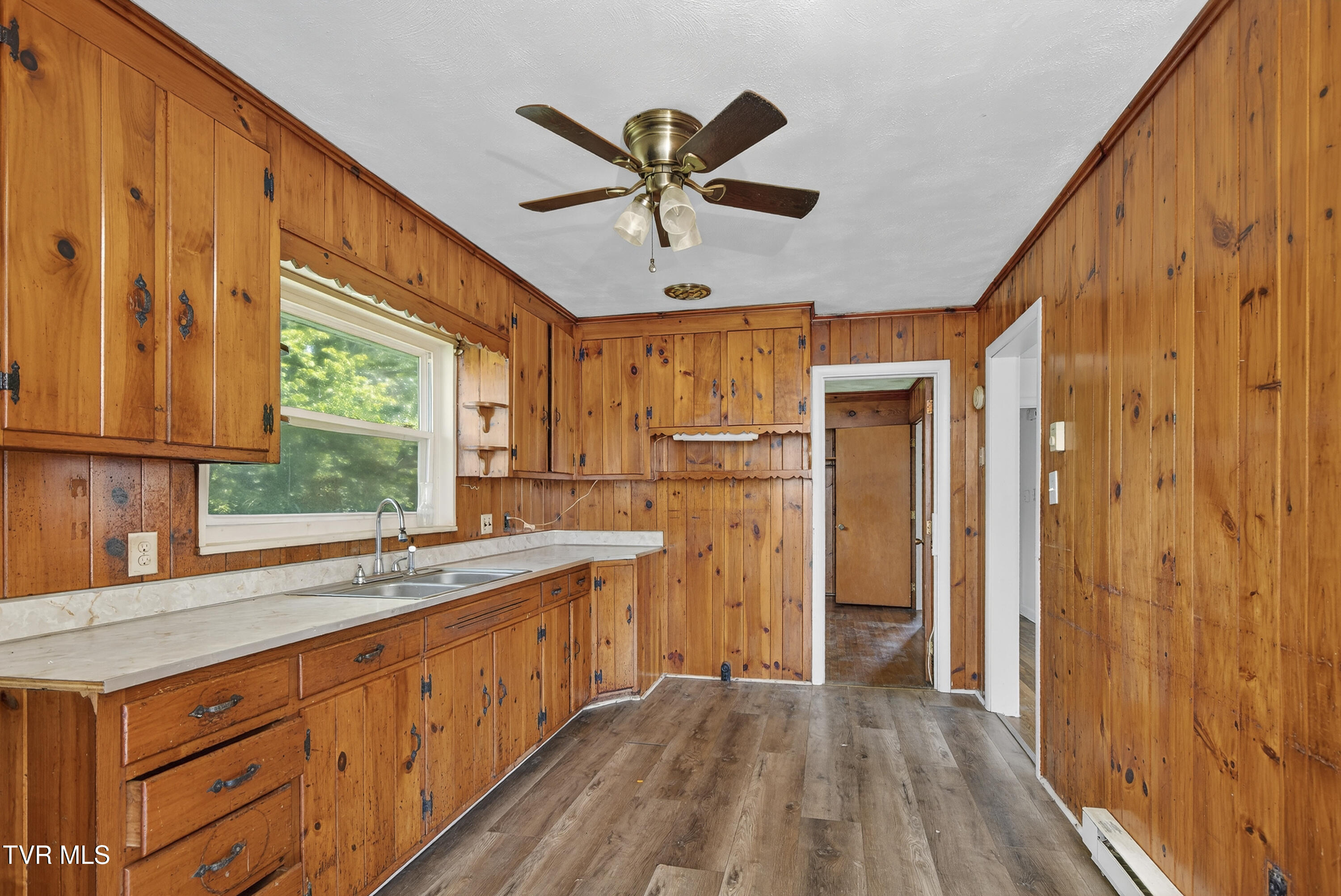 202 Hickory Road Bristol, TN 37620 - Photo 18 of 23 202-Hickory-Bristol-TN Travis-Dyson-14