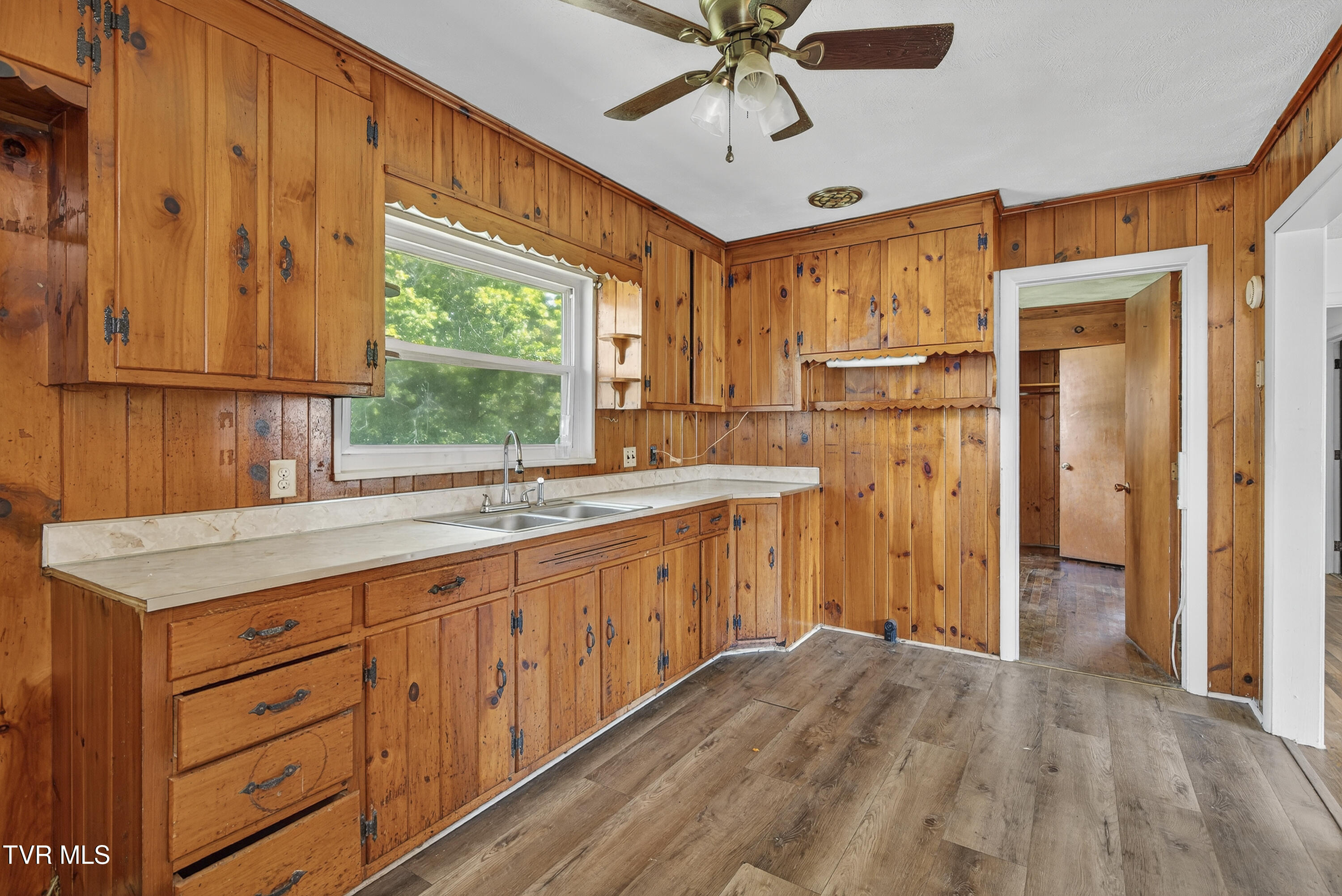 202 Hickory Road Bristol, TN 37620 - Photo 5 of 23 202-Hickory-Bristol-TN Travis-Dyson