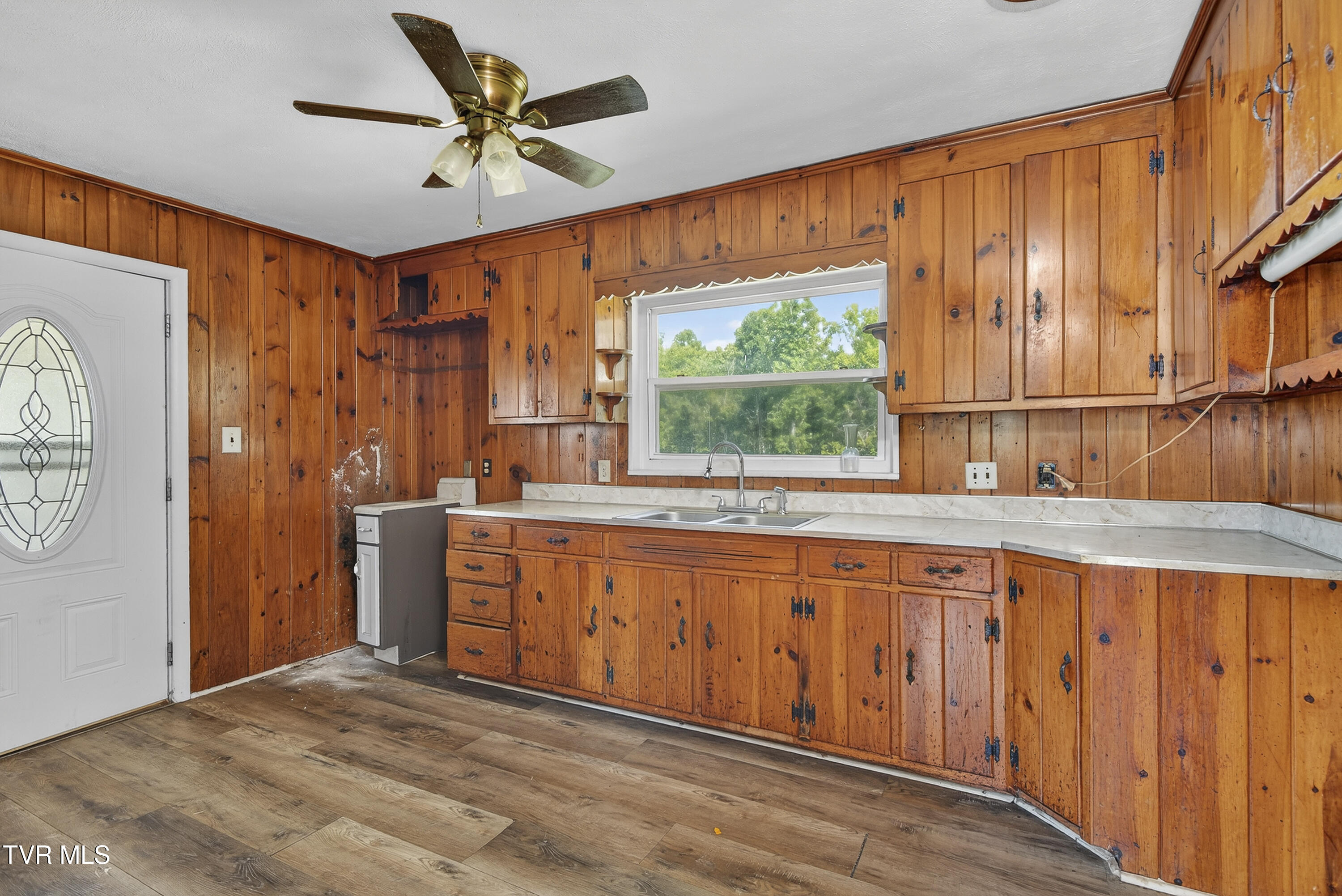 202 Hickory Road Bristol, TN 37620 - Photo 6 of 23 202-Hickory-Bristol-TN Travis-Dyson-2