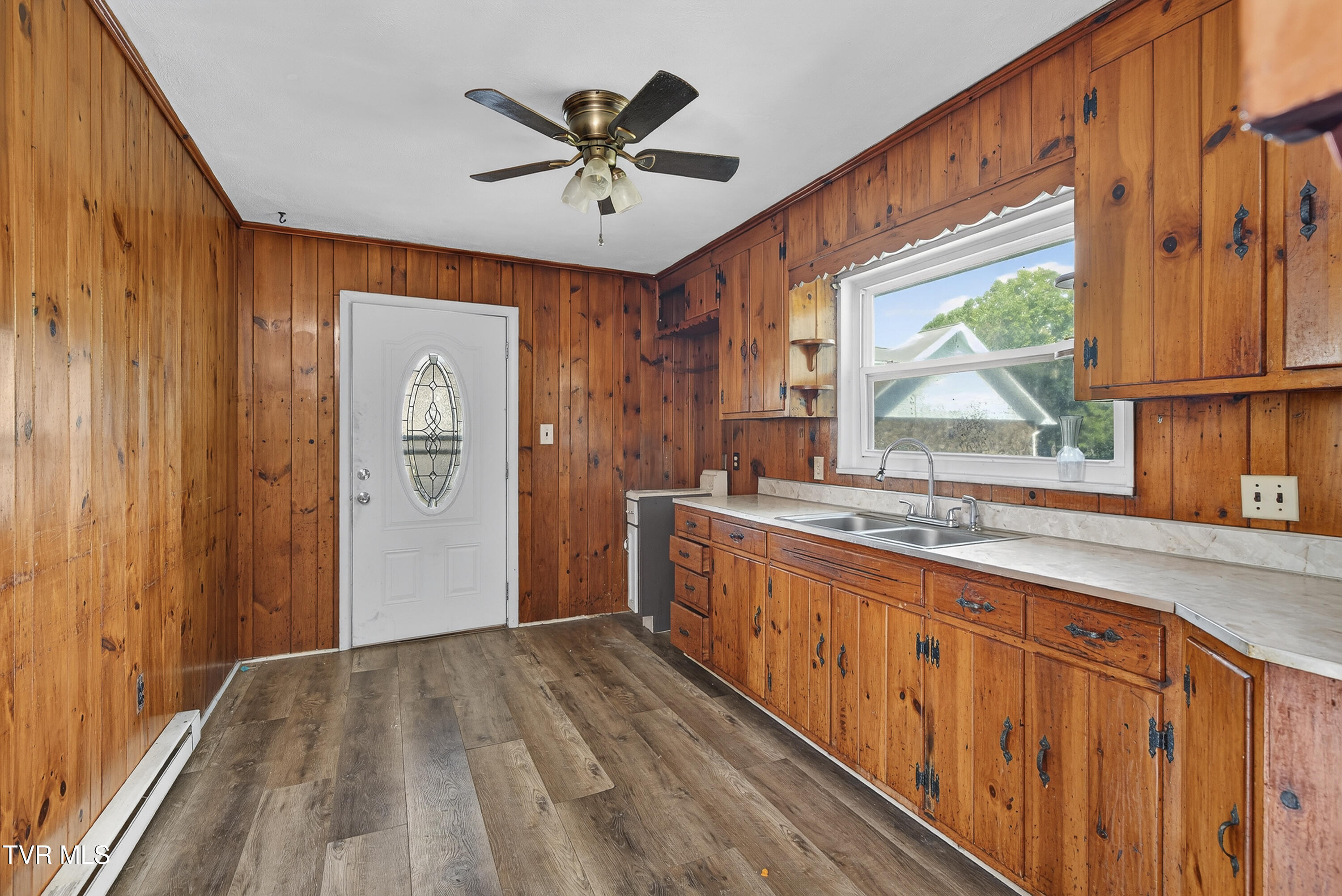 202 Hickory Road Bristol, TN 37620 - Photo 7 of 23 202-Hickory-Bristol-TN Travis-Dyson-3