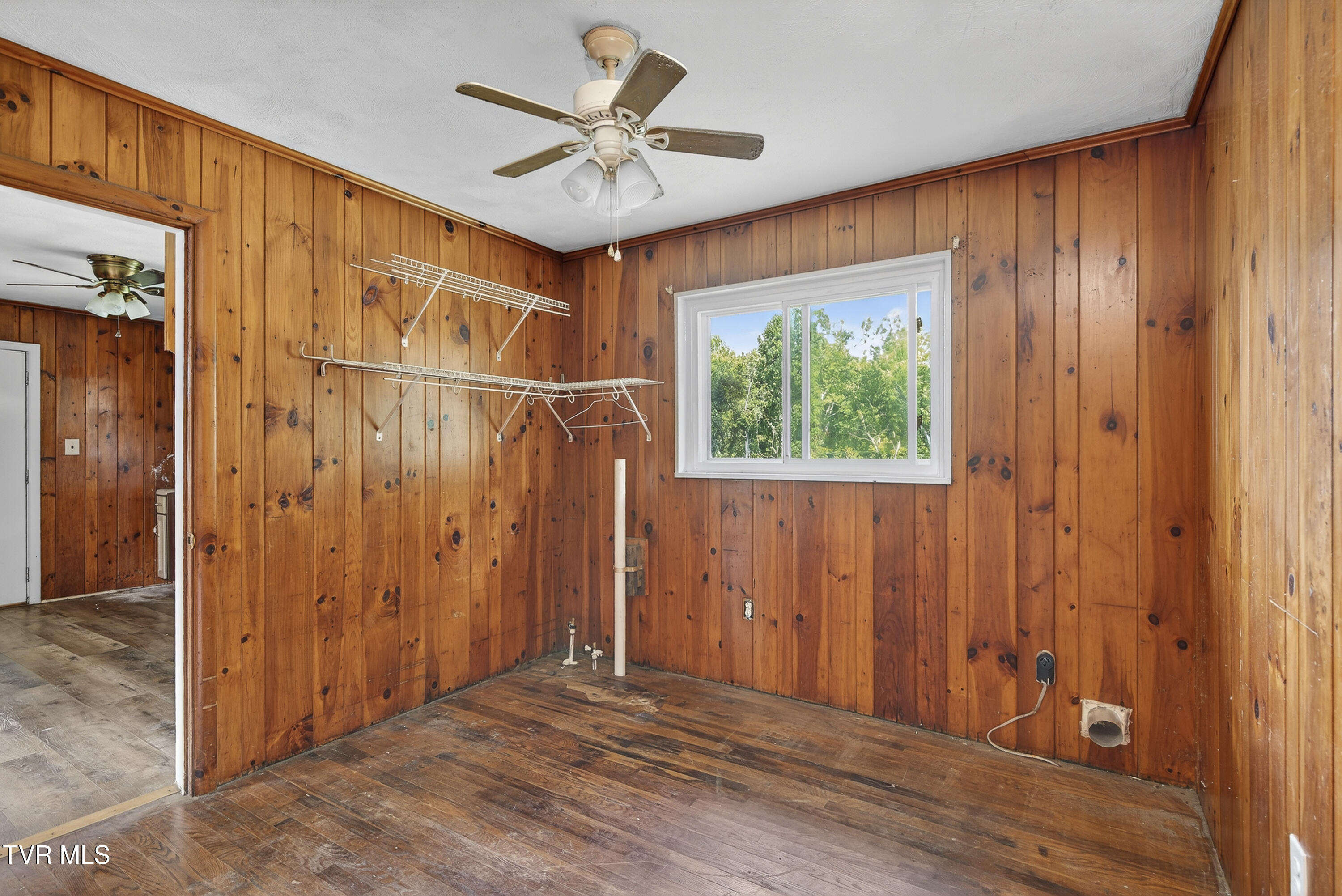 202 Hickory Road Bristol, TN 37620 - Photo 9 of 23 202-Hickory-Bristol-TN Travis-Dyson-5