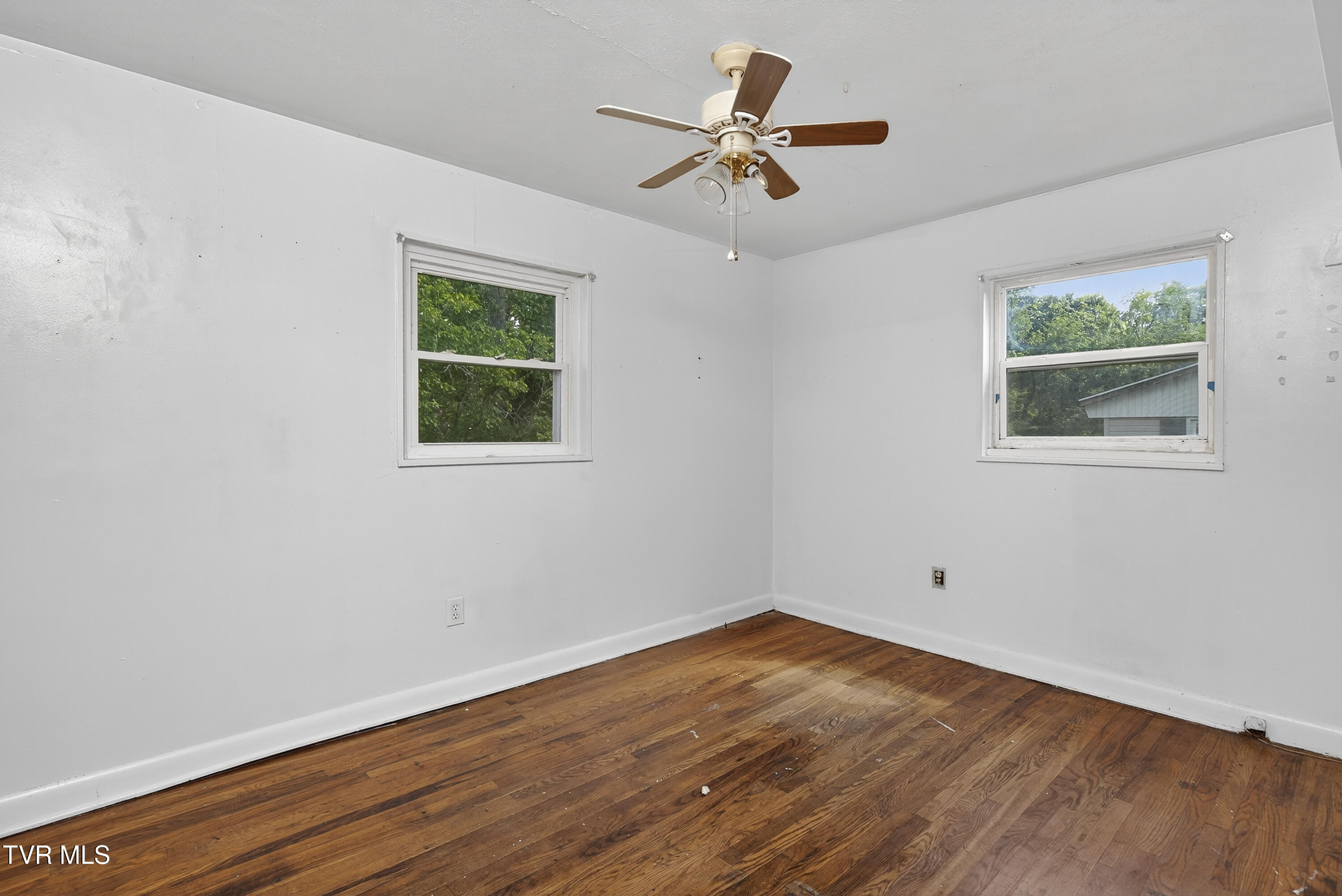 202 Hickory Road Bristol, TN 37620 - Photo 10 of 23 202-Hickory-Bristol-TN Travis-Dyson-6