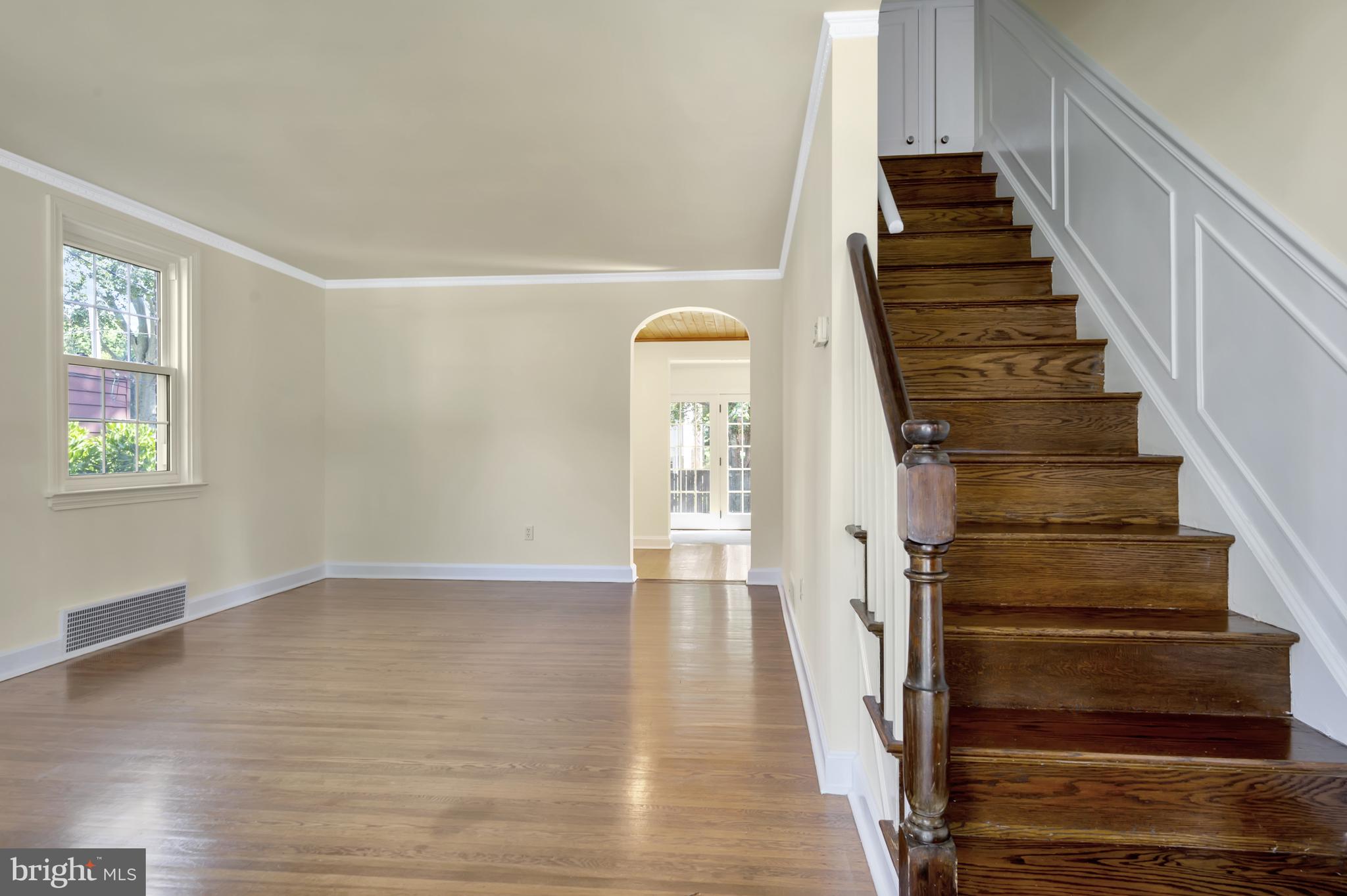 6 Hurst Road Wilmington, DE 19803 - Photo 2 of 19 Hardwood Staircase & Pretty Wainscotting