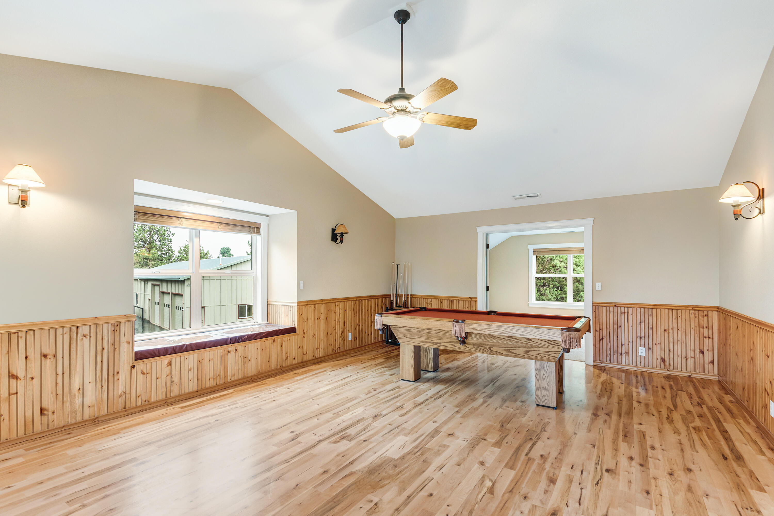 20269 Marsh Road Bend, OR 97703 - Photo 30 of 56 33