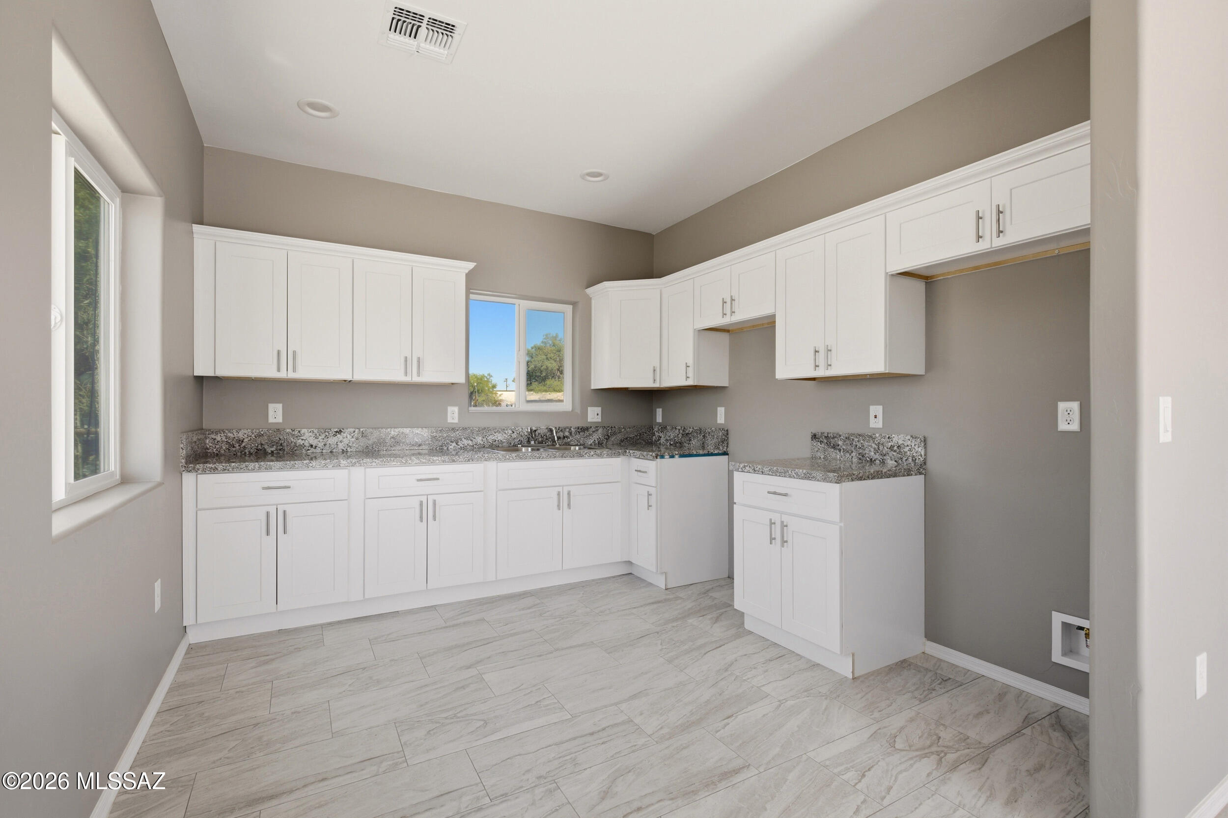 378 East Corona Road Tucson, AZ 85756 - Photo 5 of 43