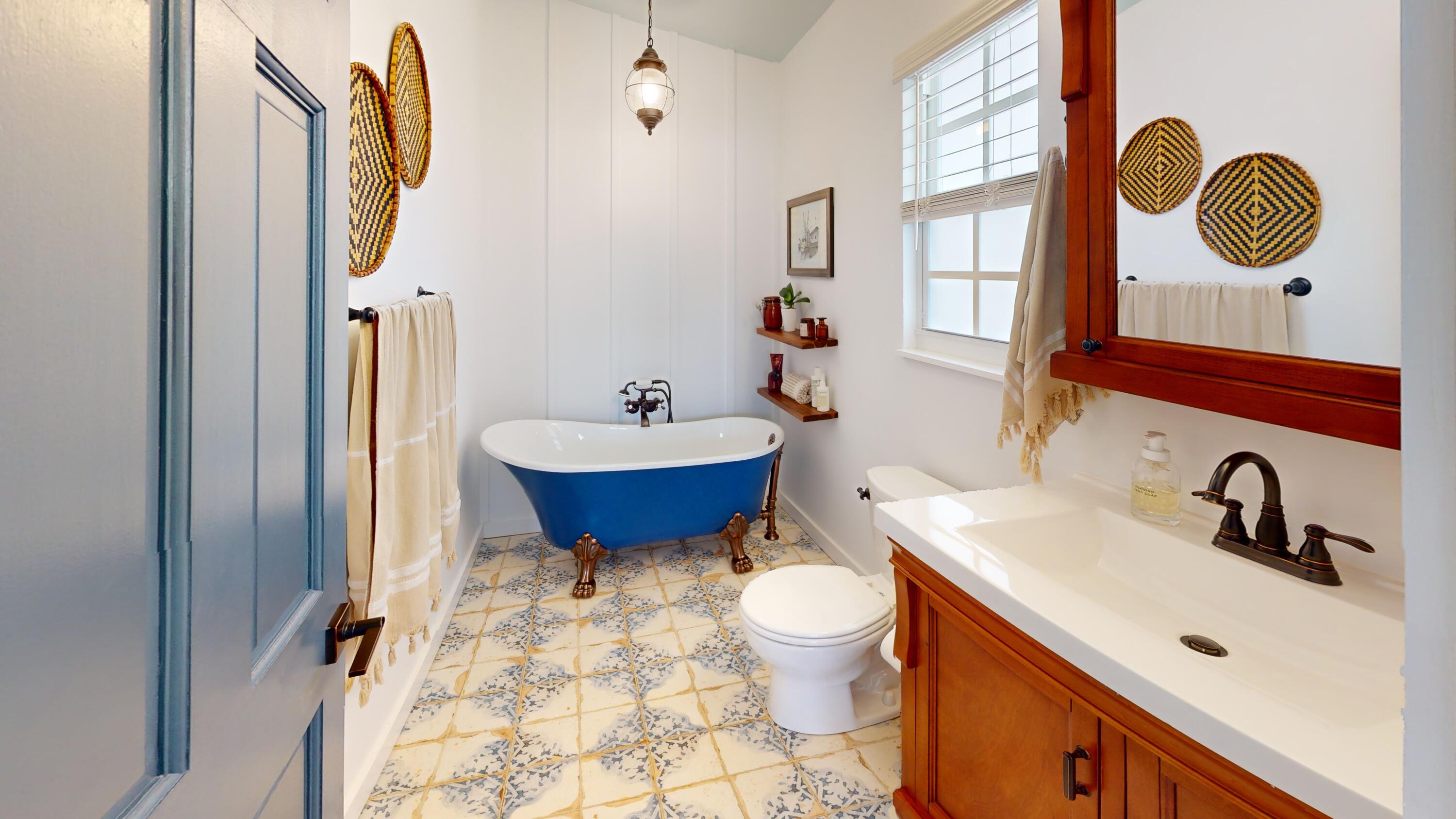 376 Blackbeard Road Summerland Key, FL 33042 - Photo 19 of 37 376-Blackbeard-upstairs-Bathroom