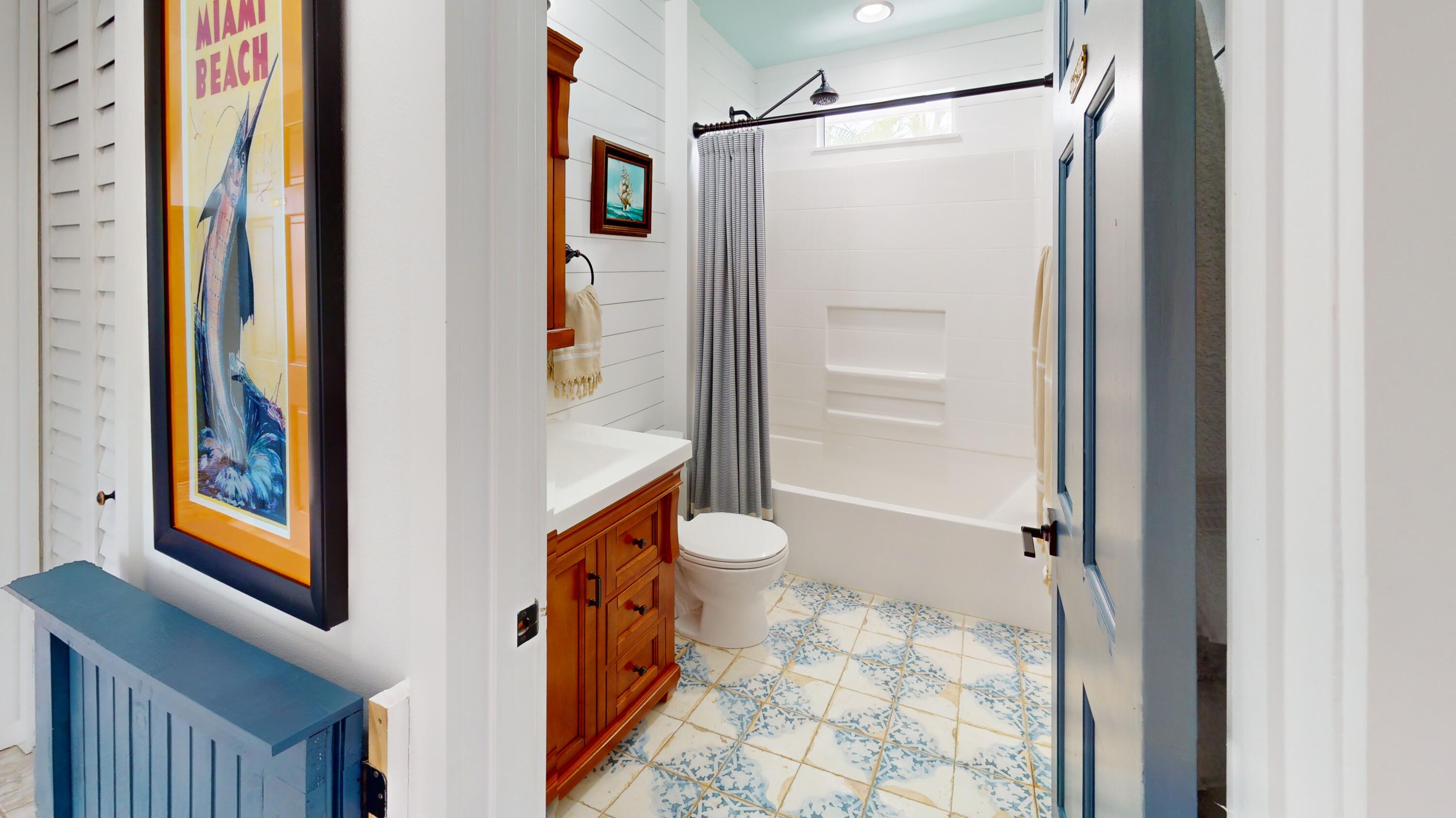 376 Blackbeard Road Summerland Key, FL 33042 - Photo 20 of 37 Hall Bath