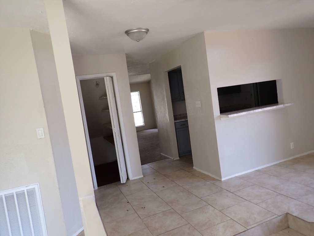 6407 Rambleridge Drive Houston, TX 77053 - Photo 3 of 9