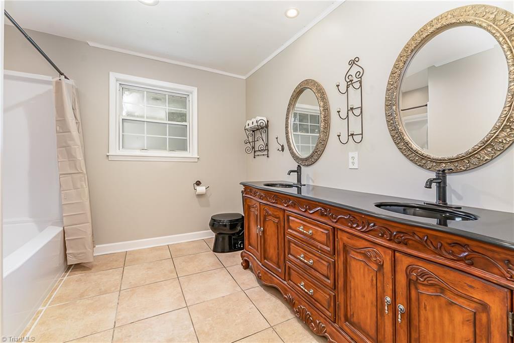 310 Tesh Road Clemmons, NC 27012 - Photo 18 of 50 Hall Bath