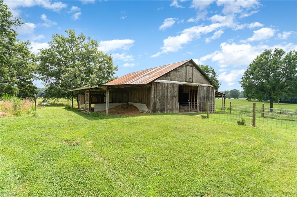 310 Tesh Road Clemmons, NC 27012 - Photo 41 of 50 Horse Barn