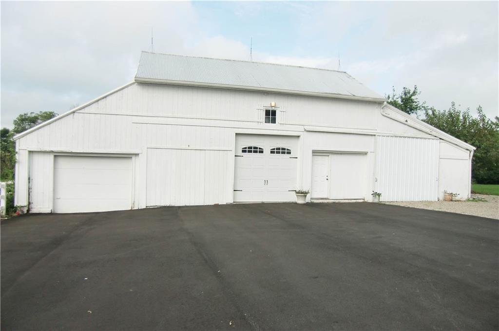 7240 Hickory Road Indianapolis, IN 46259 - Photo 11 of 24 Gallery Image 11