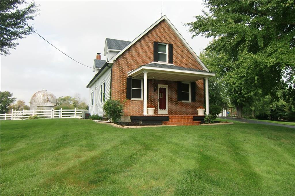7240 Hickory Road Indianapolis, IN 46259 - Photo 3 of 24 Gallery Image 3